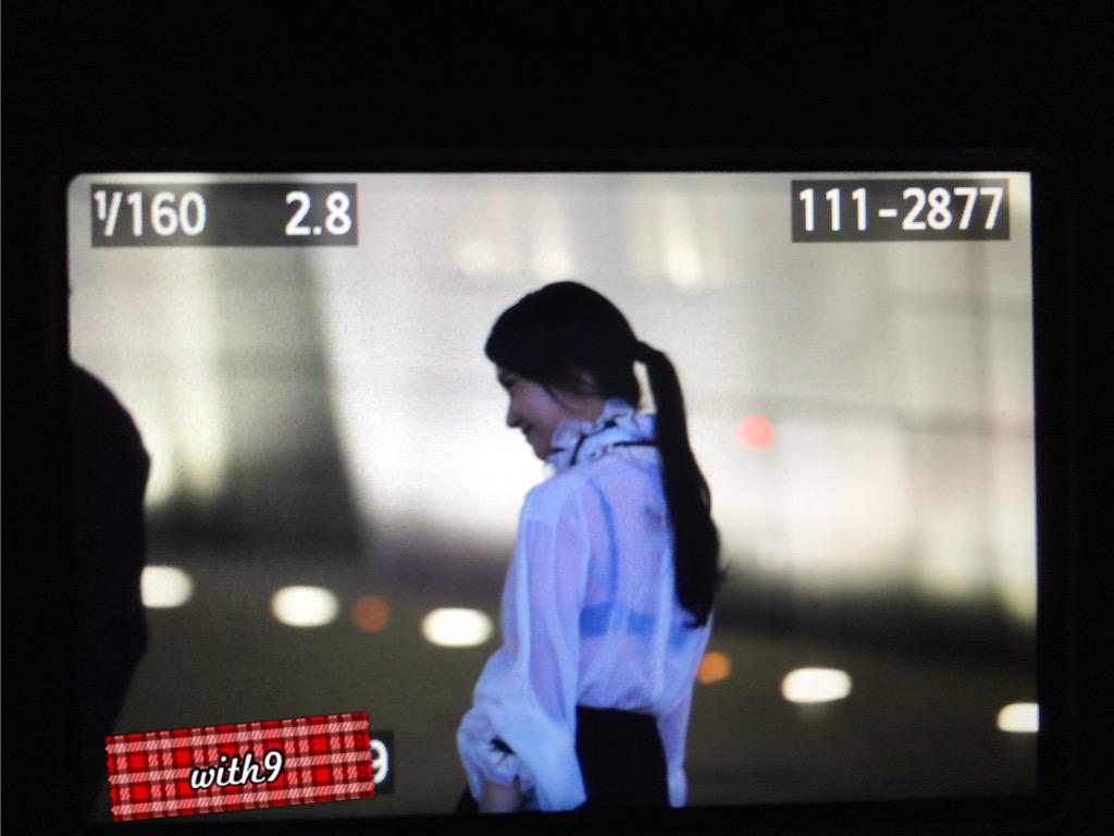 [PIC][04-05-2015]YoonA tham dự sự kiện "Chanel Cruise Collection Show in Seoul" vào tối nay CEKAyORUsAIe_bJ