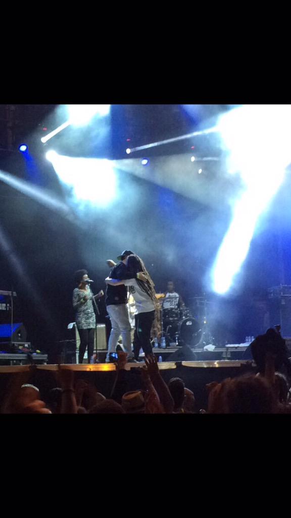 VictorCano_91's tweet photo. Gracias a @MorodoStyle y a @ShottaDestroy por el gran rato de felicidad que nos disteis en @VinaRockOficial !!!! http://t.co/r1SF86l6bq