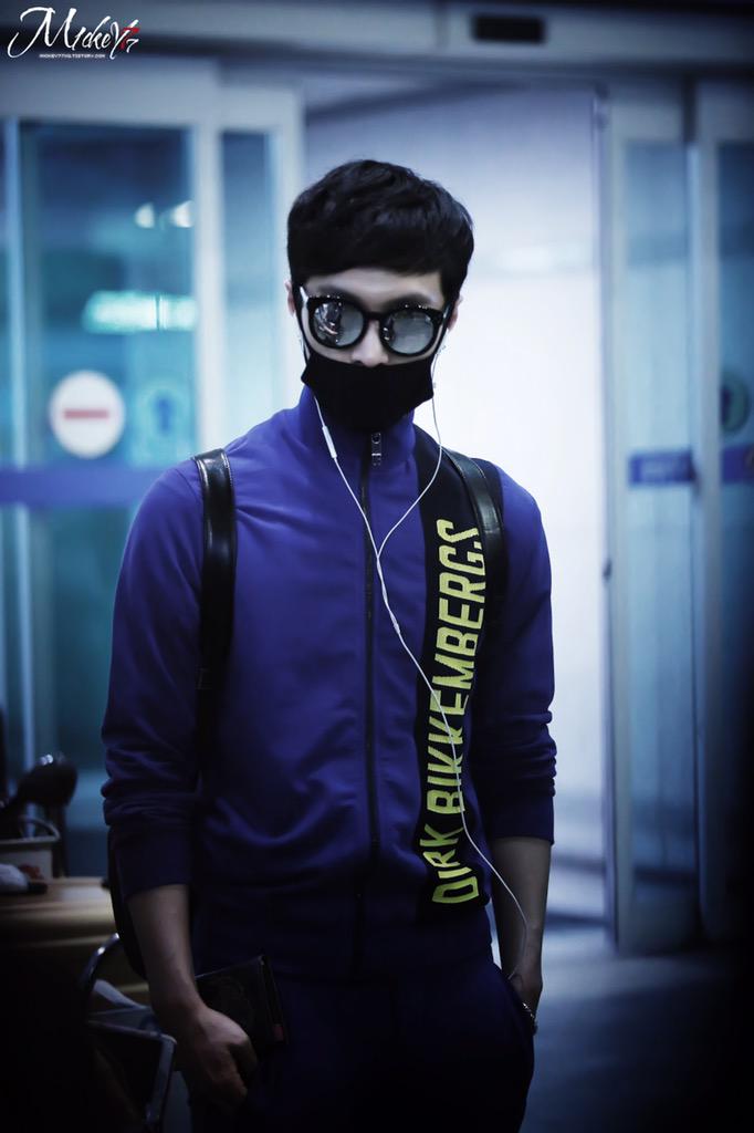 M1CKEY77's tweet photo. 150503 ICN 4P #lay #레이 [ http://t.co/wKXvBthjtI ] http://t.co/O9QqbIV0Bo