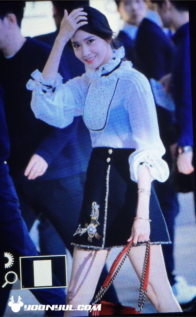 [PIC][04-05-2015]YoonA tham dự sự kiện "Chanel Cruise Collection Show in Seoul" vào tối nay CEKEZBdUsAEF-0E