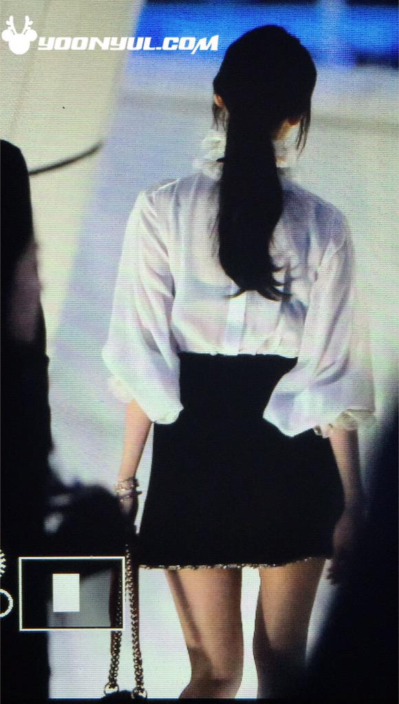 [PIC][04-05-2015]YoonA tham dự sự kiện "Chanel Cruise Collection Show in Seoul" vào tối nay CEKEZBfVAAAJ3_k