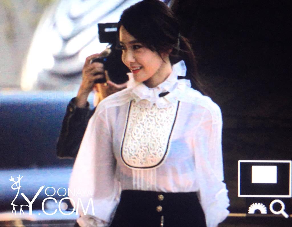 [PIC][04-05-2015]YoonA tham dự sự kiện "Chanel Cruise Collection Show in Seoul" vào tối nay CEKGMCNVEAAKE_E