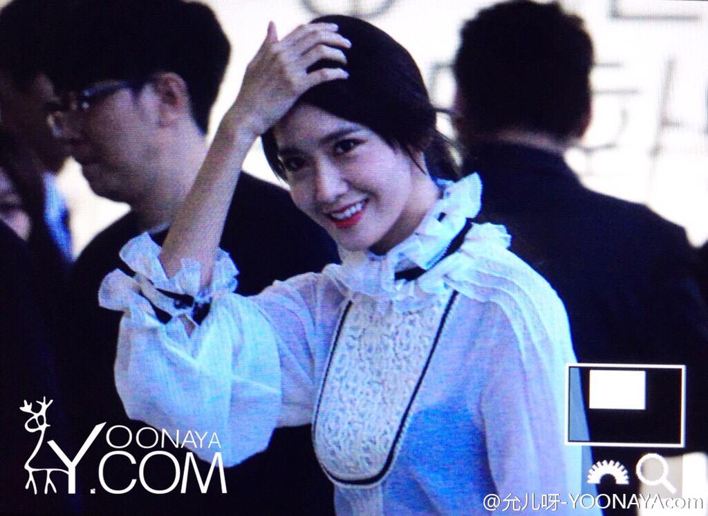 [PIC][04-05-2015]YoonA tham dự sự kiện "Chanel Cruise Collection Show in Seoul" vào tối nay CEKGVd0VIAA5Ghf