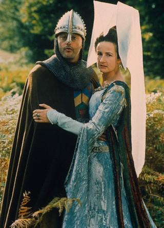 Valerielemercierfan On Twitter Jean Reno Et Valerie Lemercier Sur Le Tournage Les Visiteurs Http T Co 5b5ci8kcad
