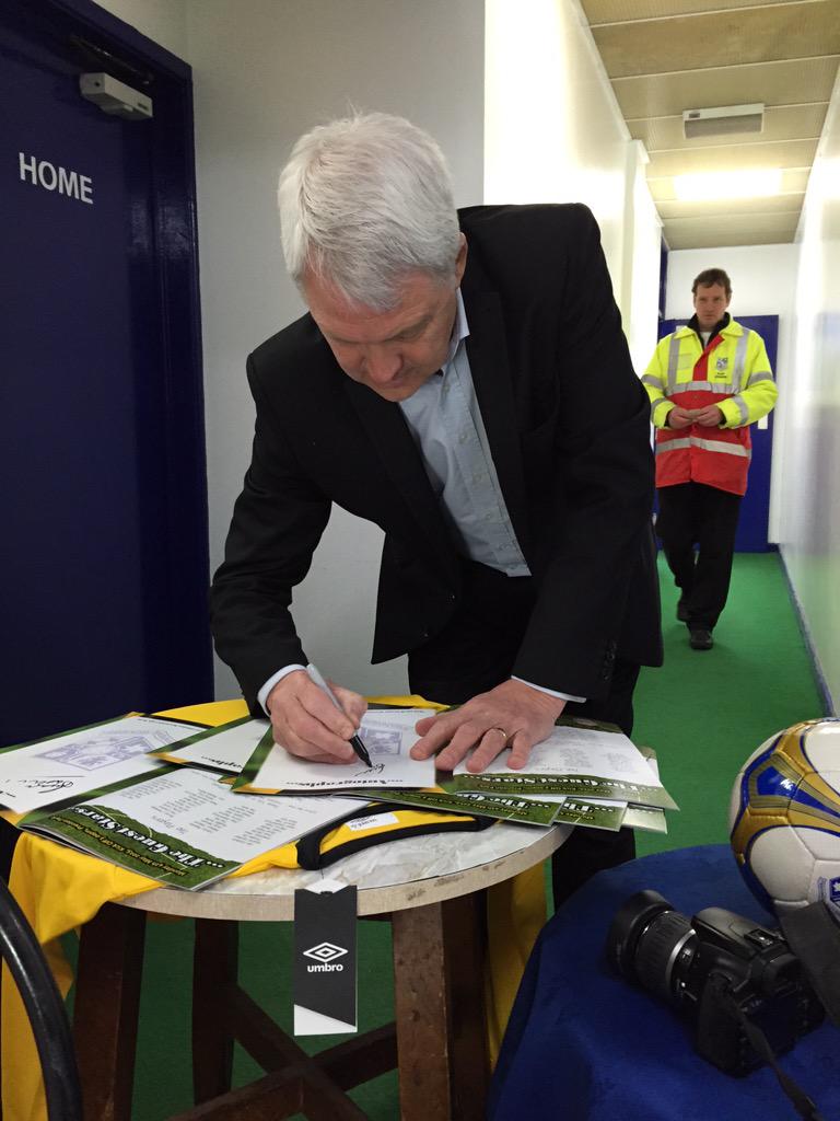 GoodysGame's tweet photo. Brian Little is back at Prenton Park, currently walking around the pitch in the sunshine. Welcome back! #GoodysGame http://t.co/gnNPeaTIgL