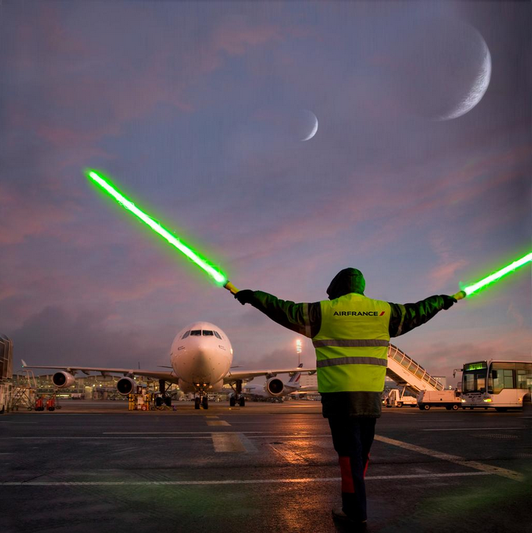 Bravo à <a href="/AirFranceFR/">Air France FR</a> pour ce flash! #MayThe4thBeWithYou #StarWarsDay