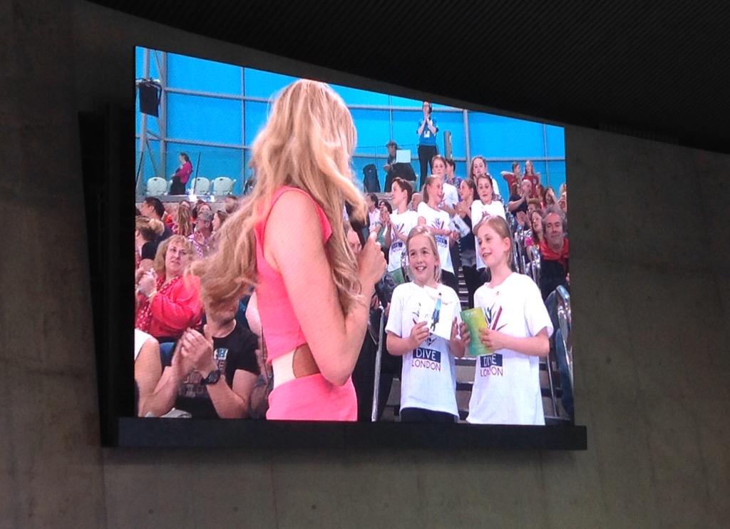 DIVELondon's tweet photo. Massive thanks to our divers and parents coming out in force to support throughout #fdwsLDN #bigscreen #entertainers http://t.co/7cDM97maPv