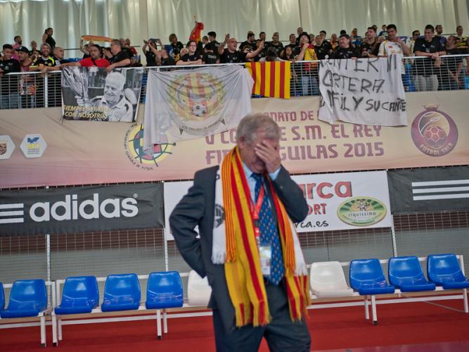 Ninozurich's tweet photo. Vicente García y la afición de su Marfil Santa Coloma. Una comunión. http://t.co/Z7oWuhEIg5