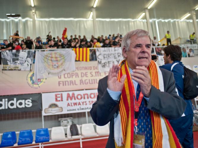 Ninozurich's tweet photo. Vicente García y la afición de su Marfil Santa Coloma. Una comunión. http://t.co/Z7oWuhEIg5
