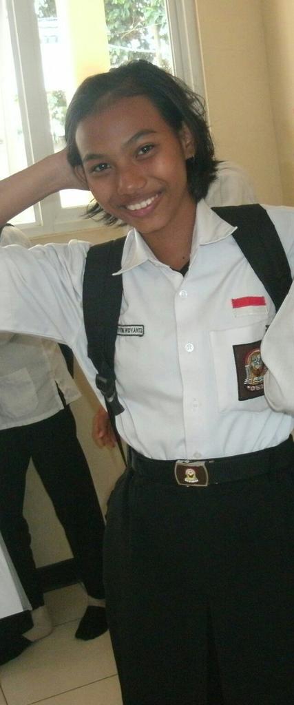 Chrystine as Jin
Ttl: 05 Juni 1999
Makanan fav: Ayam goreng
Hobby: Makan, dengerin lagu.