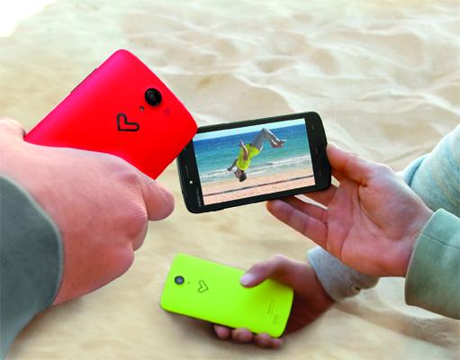 EnergySistem's tweet photo. #EnergyPhoneMax con 4 núcleos, 5 pulgadas, 3 carcasas intercambiables y #SelfieSystem. http://t.co/Mol0bqF2JJ http://t.co/bzP7SQ6Ggw
