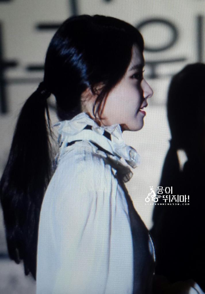 [PIC][04-05-2015]YoonA tham dự sự kiện "Chanel Cruise Collection Show in Seoul" vào tối nay CEKR7bIUMAQjoBH