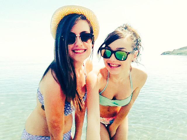 Almu_MrtnzT's tweet photo. Beach con mi sticker 👭🍀🔐 http://t.co/XPqaVfwt9d