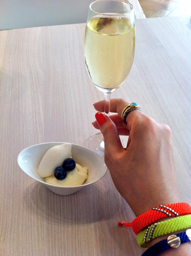 SoMaJewelry's tweet photo. Cheers to the Holidays! 😘 @somcity ❤️ #SoMaSociaL #Style #Fashion #Holidays #Wine #Desserts #Design #Trends 😘 http://t.co/9urgSS757R