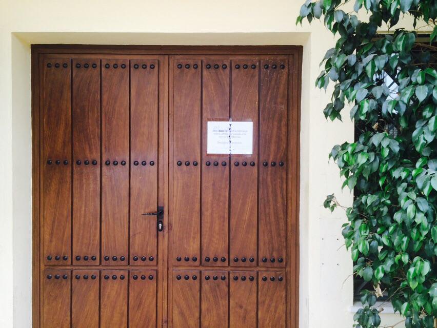 CoinosdelMundo's tweet photo. Ayer camino de la feria pasaba por la Biblioteca de #Coín, en la puerta habia un cartel, me acerco y ....... http://t.co/8O7cZs1ijV