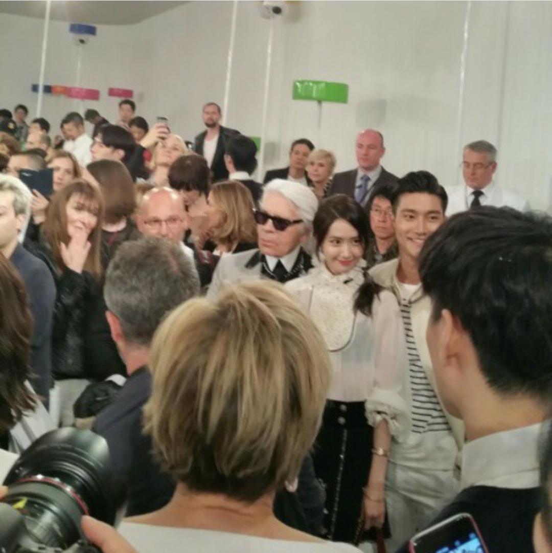 [PIC][04-05-2015]YoonA tham dự sự kiện "Chanel Cruise Collection Show in Seoul" vào tối nay CEKVLDaVEAAZeEl