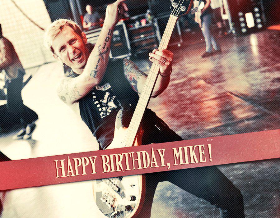 GreenDayGermany's tweet photo. ♥♥♥ Happy Birthday Mike ♥♥♥ http://t.co/YBkNTtgwCh