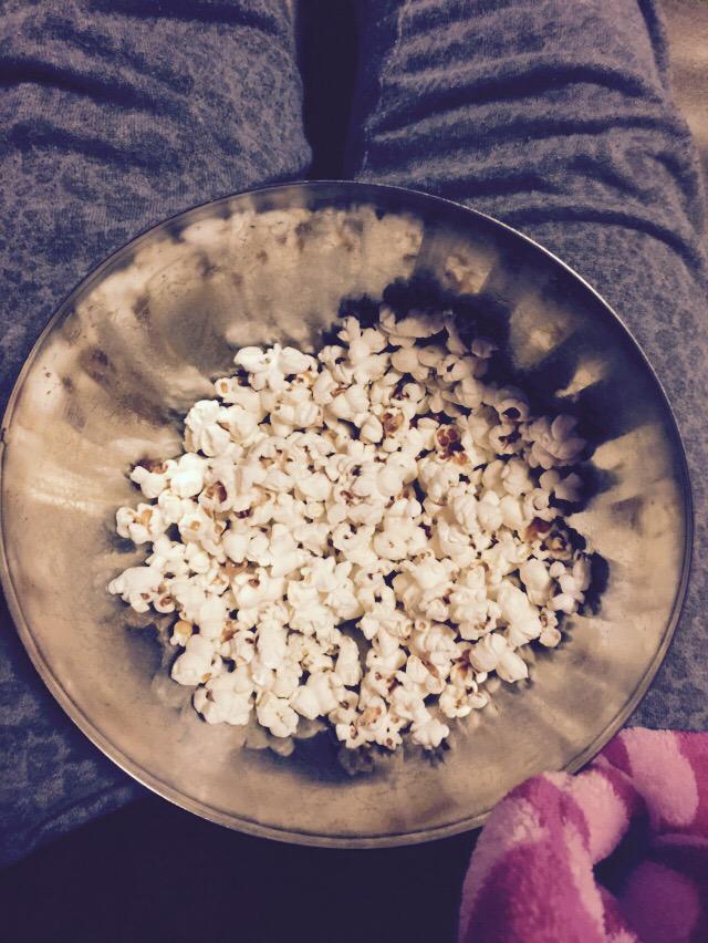 crawf_stephanie's tweet photo. Ready to go with my #popcorn for the #MKRFinal @mykitchenrules #alreadyatehalf #ooops http://t.co/dxPiESXcpx