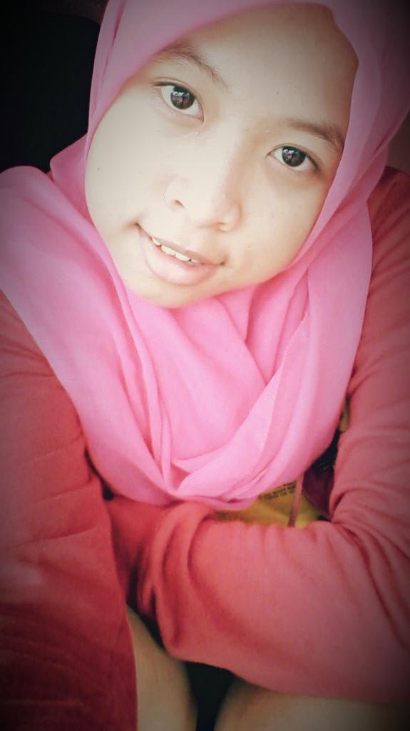 varida9_varida's tweet photo. Selamat malam? http://t.co/QWWH5mLg25