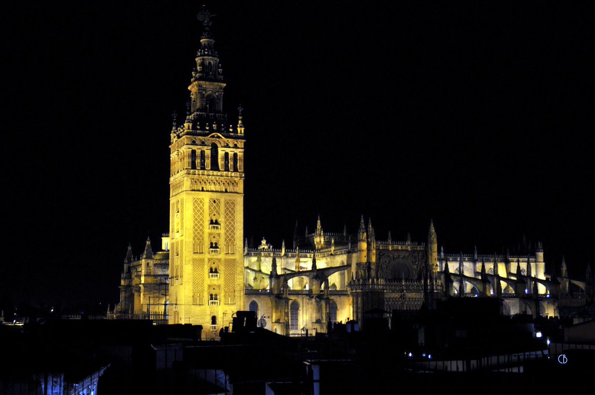 SevillaInsolita's tweet photo. La Catedral de Sevilla, es la catedral gótica y católica más grande del mundo. http://t.co/exXsUxupJW