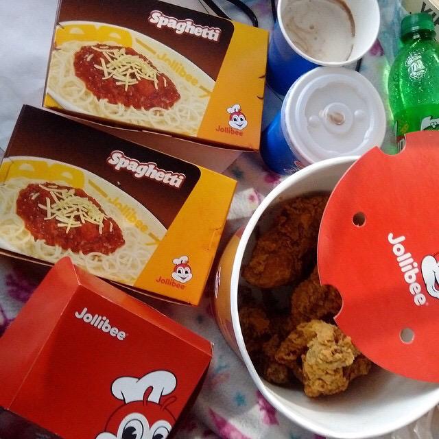 sassyzaicy's tweet photo. its #legit #authentic #tasteofpinas @JollibeeDubai #champ #sundae #yumburger #chickenjoy #jollyspag #beeda #pinaydxb http://t.co/70Q1WtanWE