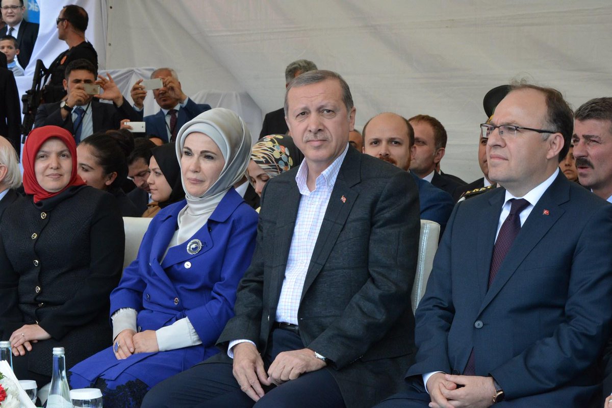 SiirtValiligi's tweet photo. Sayın Cumhurbaşkanımız  toplu açılış töreninde...

@mtutulmaz http://t.co/trSaCGGOLF