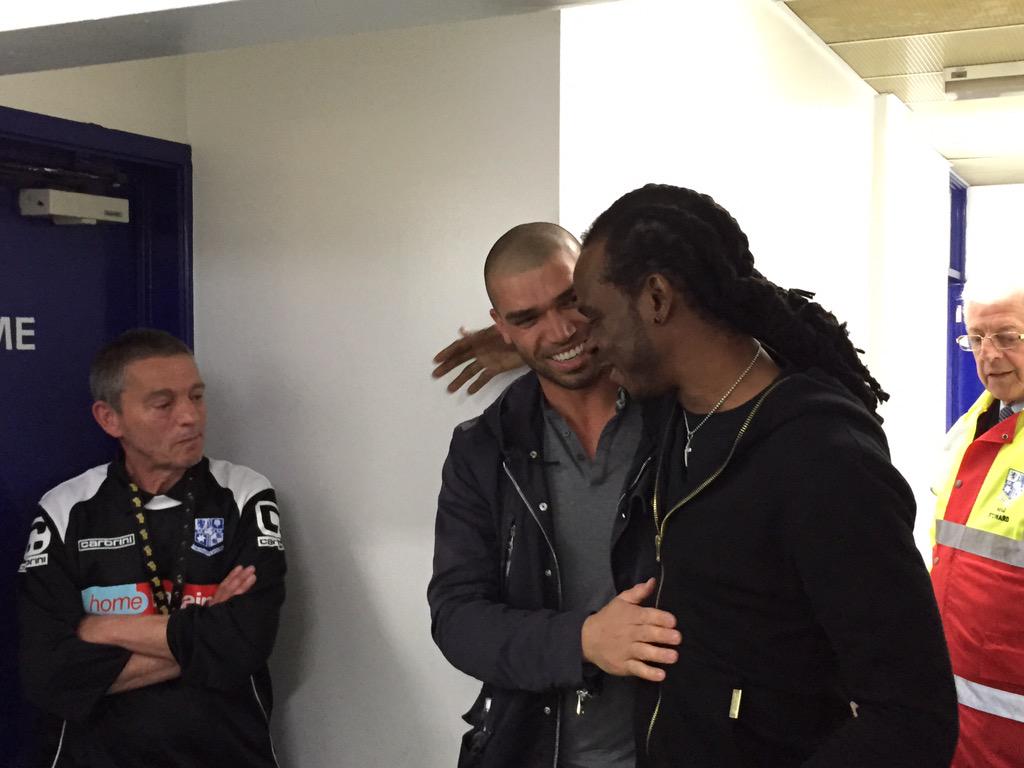 js33's tweet photo. “@GoodysGame: Pepe greets Tyrone #GoodysGame http://t.co/F0MX7EloZj” this is one of my favourite pictures ever!! Sign them both up!!