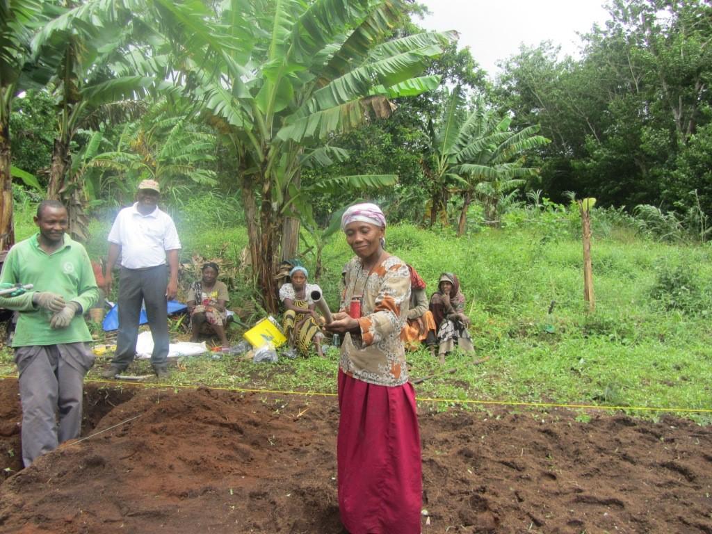 ONU_Comores's tweet image. Cette femme a été formée en gestion durable de l&apos;#eau pour l&apos;#agriculture, par le projet #ACCE du @pnudfr #Comores.