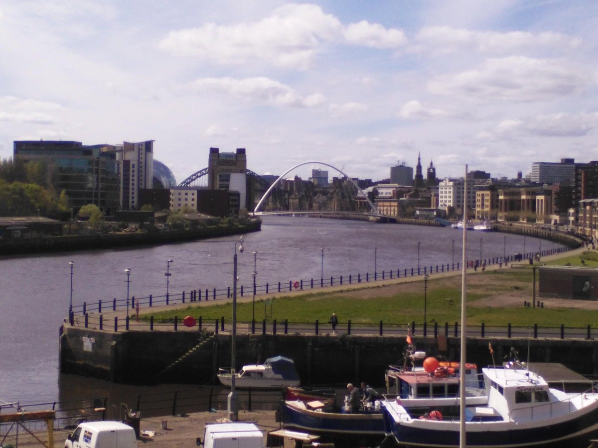 JoshFerguson11's tweet photo. Obligatory shot from the free trade inn on a sunny bank holiday #neeraininthetoon http://t.co/ih4BdNWcU2
