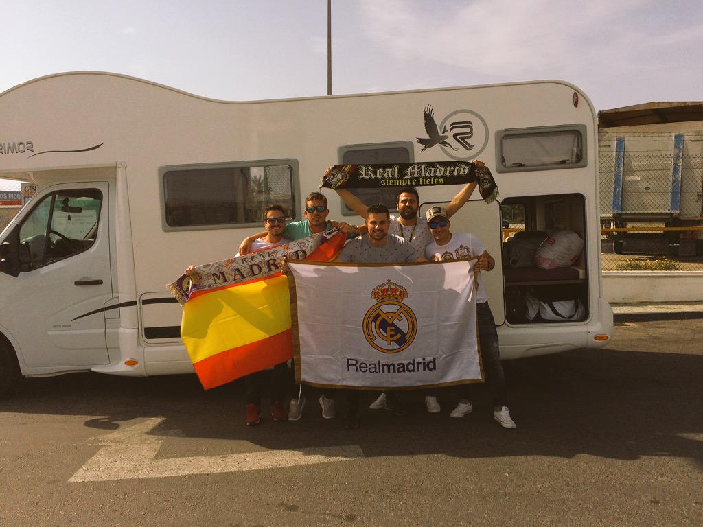 ivanacien's tweet photo. 5 Pirados desde Almería destino a Turin!! Nos vemos allí @losmanolostv http://t.co/MyBJTuMxRZ