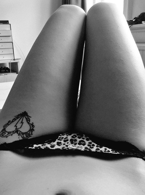 Buenos dias !! ;D hoy hace un solecito mu rico http://t.co/SHMC5guE2Y<a href="/tag/manyvids"class="tags"><span>#manyvids</span></a><a href="/tag/mvsales"class="tags"><span>#mvsales</span></a>