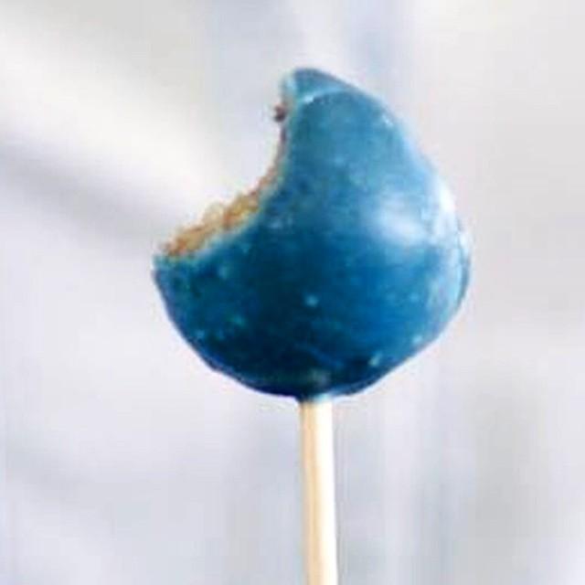 MatthewKenney_'s tweet photo. Maine Wild Blueberry Pops. White Chocolate. Blue Magik. @matthewkenneyculinary #summersc… http://t.co/PC8iv5Y8b4 http://t.co/pLunHFptOL