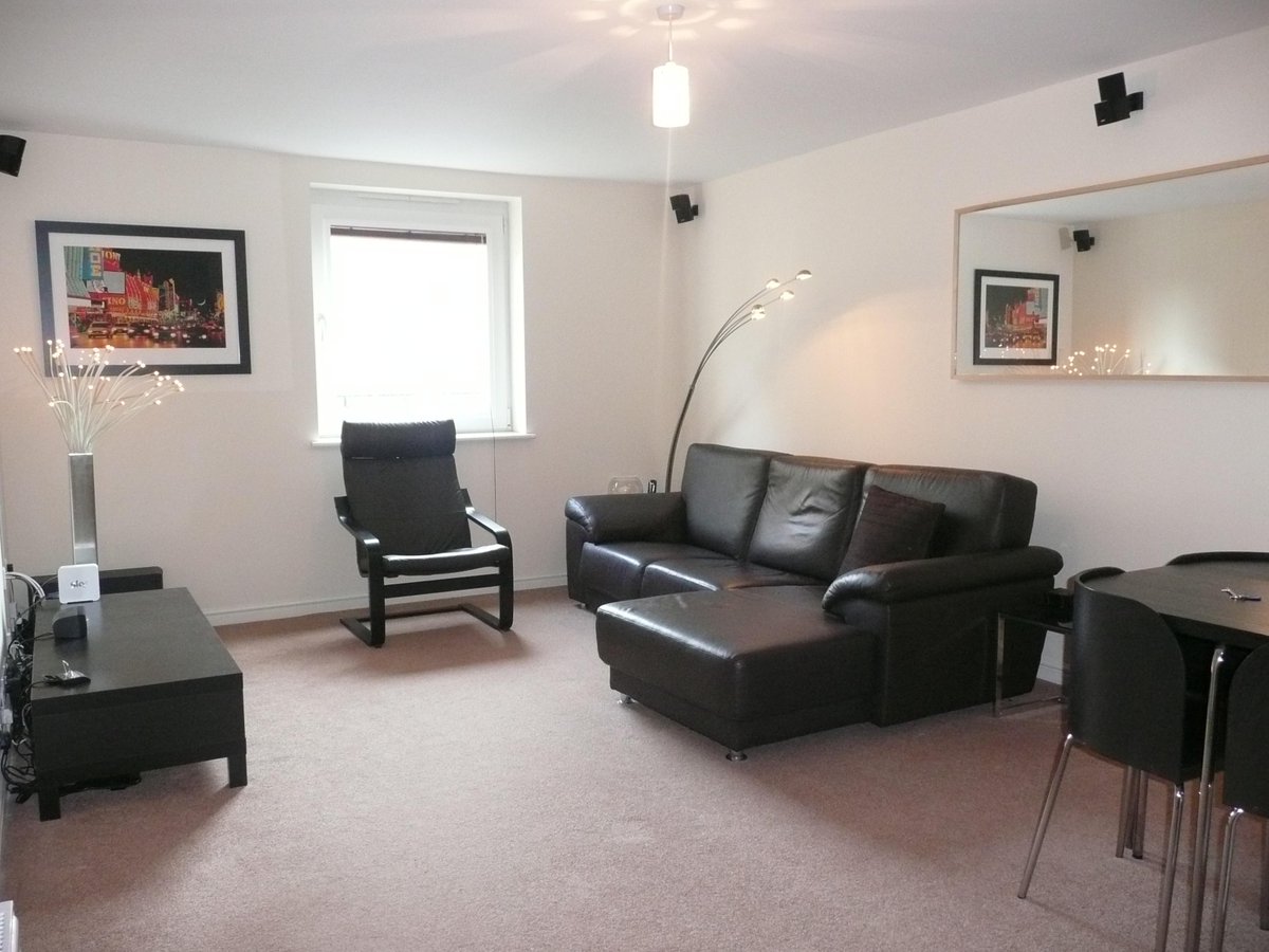 Clicklet's tweet image. 2 bedroom #property in #Slateford, £865, available 8th June - Contact us to arrange a viewing - 0131 555 1704