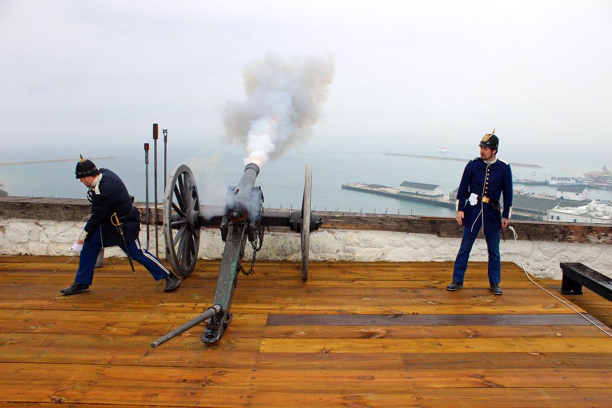 mackinacisle's tweet photo. Fort Mackinac is officially open for the 2015 Season! #MakeitMackinac #Summer2015 #FortMackinac http://t.co/bTDuBm85xk