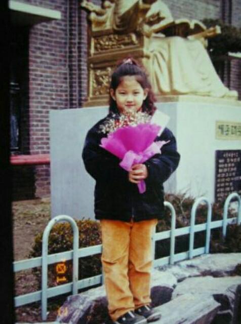 Nextar_BLS's tweet photo. [#Jessie]
어린이날 기념, 제시의 어린 시절 모습을 공개합니다!
지금하고 별 차이 없네요. 그죠? (뻔뻔)

#블랙스완 #제시 #어린이날 #아_응애예요 http://t.co/J78gW9B1ll