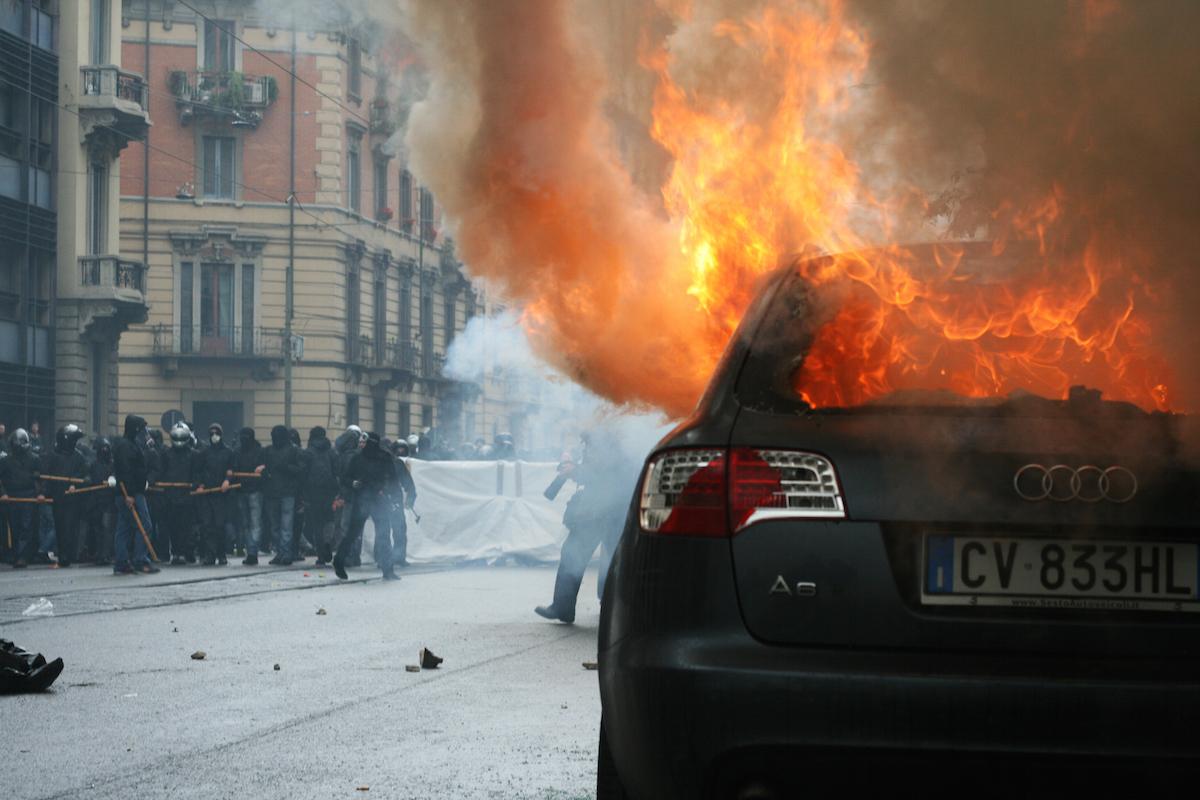 VICE's tweet photo. May Day in Milan http://t.co/mevRTAUMYs http://t.co/WbLxQj2Q0k
