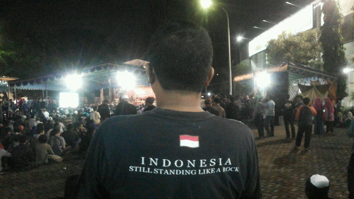 ajidportiere's tweet photo. Semakin malam semakin ramai #SinauKedaulatan #Unair #KampusB http://t.co/gVegxRs9XG