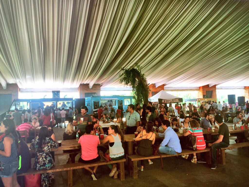 SoyArmandoLimon's tweet photo. Beats en @GraciasADiosMx, ostiones en @SantoMarQro, #Smokekitchen en @LaPazcuala & PICNIC del @foodiemx #GuiaUrbana http://t.co/qQaVUKqTOq