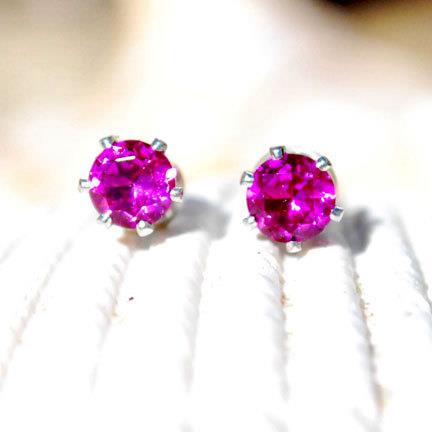 JewelryAsArt's tweet photo. Classy #Ruby #Earrings Set In Sterling Silver 
http://t.co/LrLOCDa343 
#ooakdesign http://t.co/z8qHXY8EvE