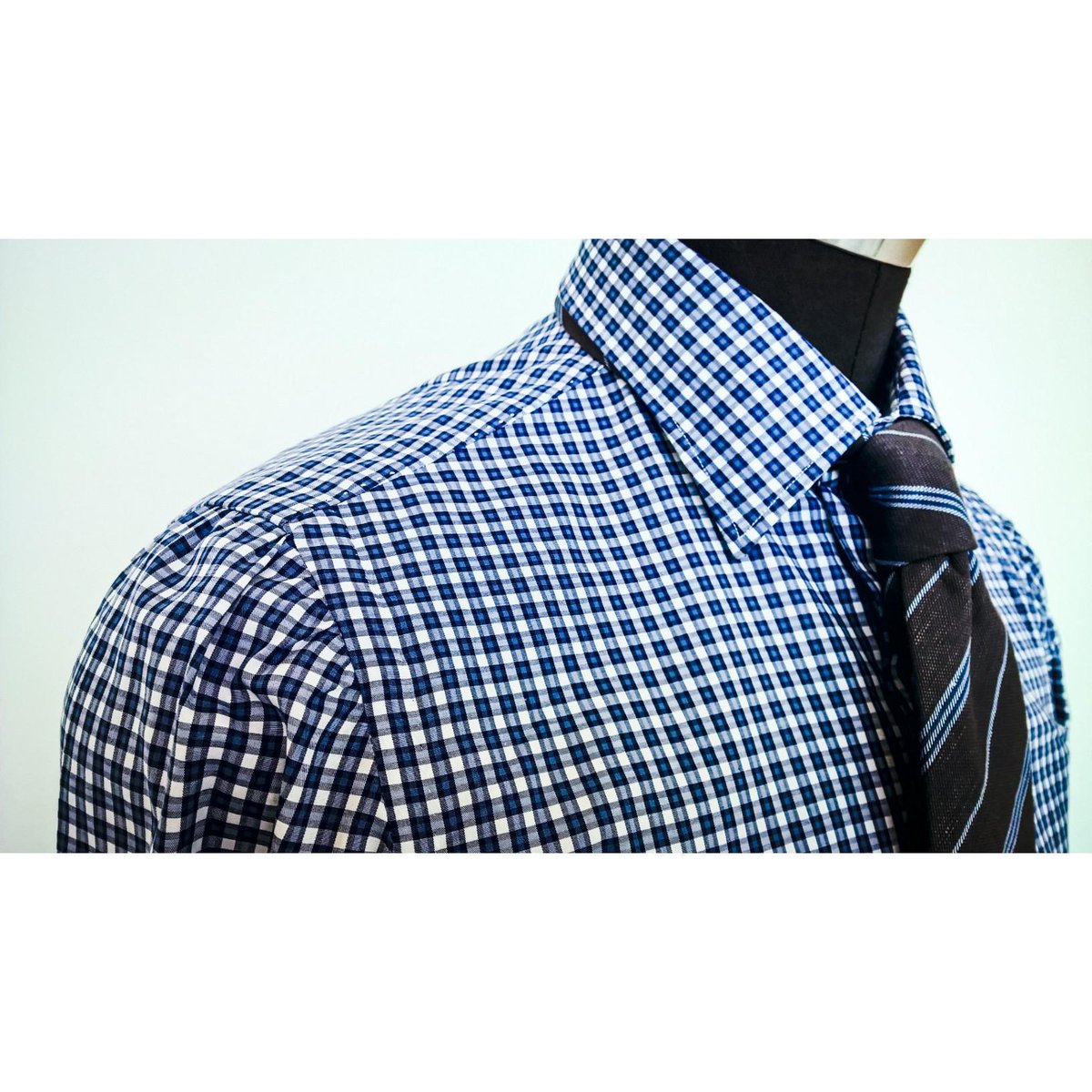 #HandStitched shoulder. #Finamore. Born 1925 in Naples, LOUiS is proud to offer these timeless garments to you.