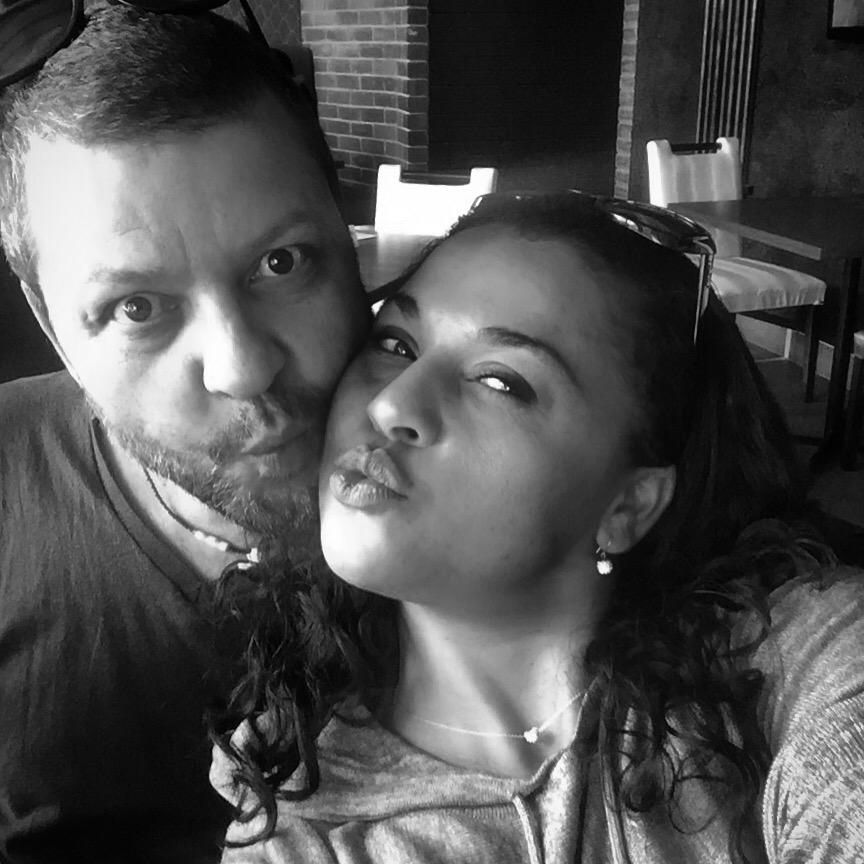 CheLocke's tweet photo. Me &amp; my babes..😘😉 #newscafe http://t.co/BCwGf1V8G0