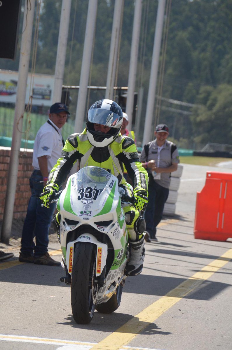Muy Feliz Ganador d la primera manga SUPERBIKE del #GPColombia <a href="/addictbybosi/">AddictByBosi</a> <a href="/salvatoremotogp/">salvatore salamone</a> <a href="/Fedemoto/">Fedemoto Colombia</a> <a href="/DeportesRCN/">Deportes RCN</a>