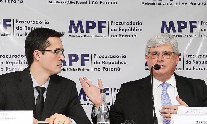 Procurador da Lava Jato passa vexame no Facebook.bit.ly/1KHvVvk