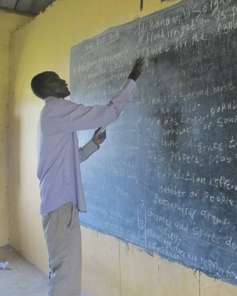 GabrielBolDeng's tweet photo. For #TeacherAppreciationWeek I would like to recognize the dedicated teaching staff at #AriangPrimarySchool http://t.co/vWDbL9waxH