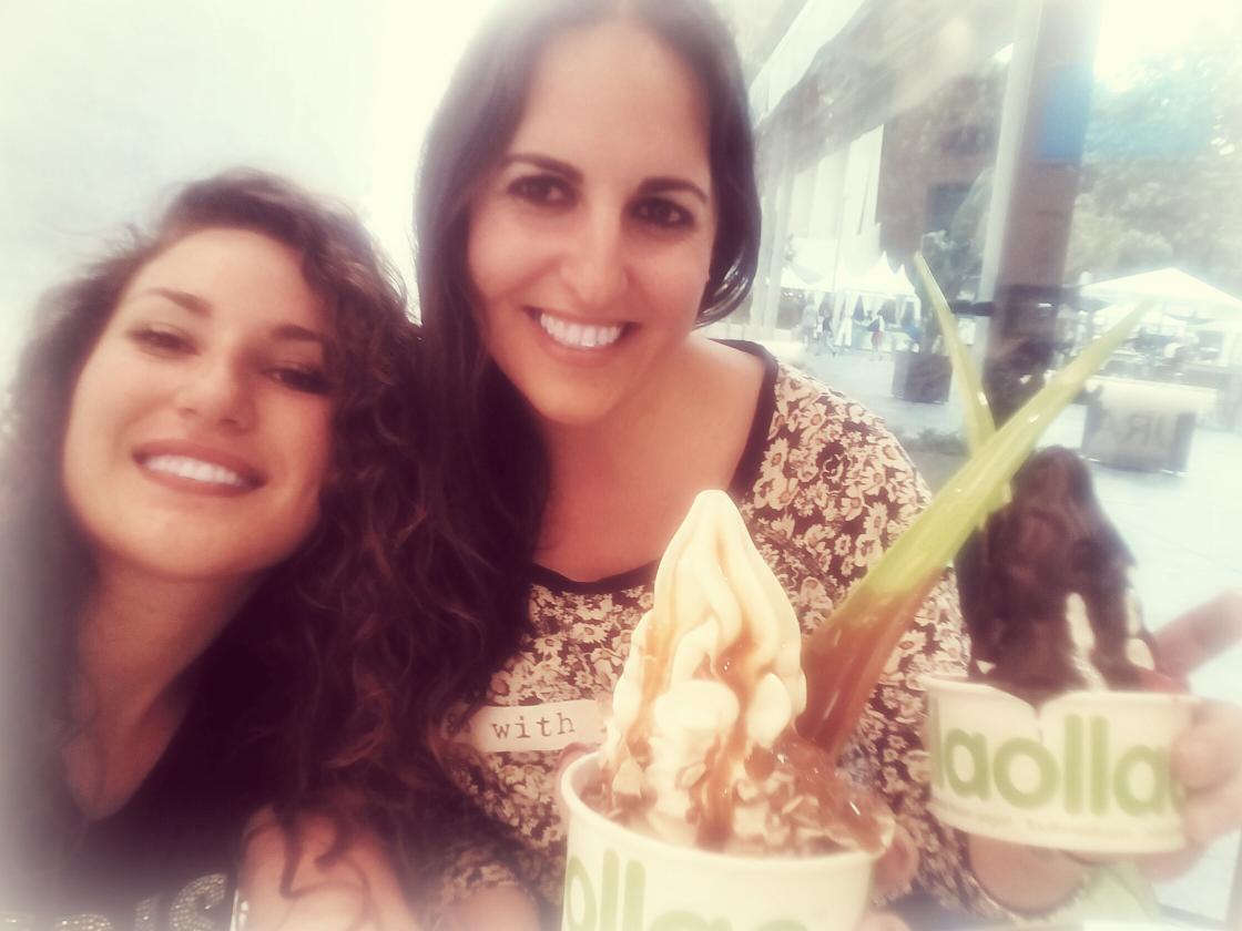 lauragallego_of's tweet photo. @maria_comentame Gordas q no saben salir sin pecar...Fructuosa tarde de shopping! #GordaBella #TeAmo #NoCéCompráZinTi http://t.co/xmb9Tuf96r