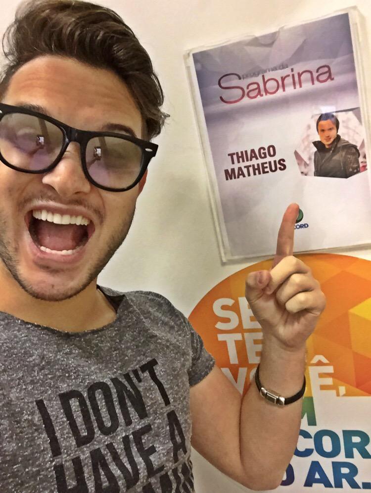 thyyoficial_'s tweet photo. Ja ja começamos a gravar o programa da mais linda do mundo! Programa da @SabrinaSatoReal Vai rolar #MoonAlcool 🙏 http://t.co/BsYBODNqmc