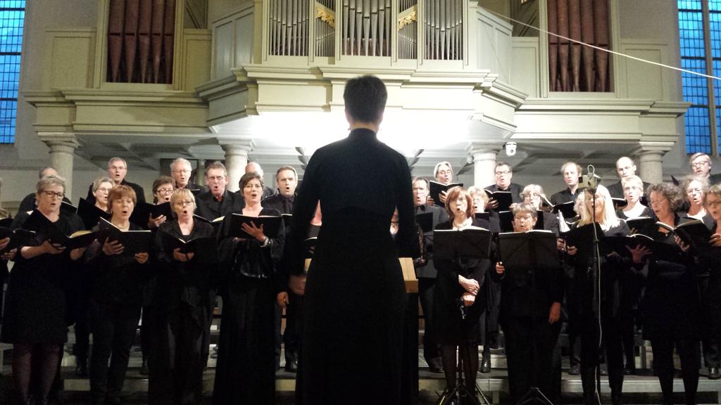 Overweldigende uitvoering van Mozart 's Requiem door het Projectkoor olv  Elske te Lindert in de Catharinakerk.