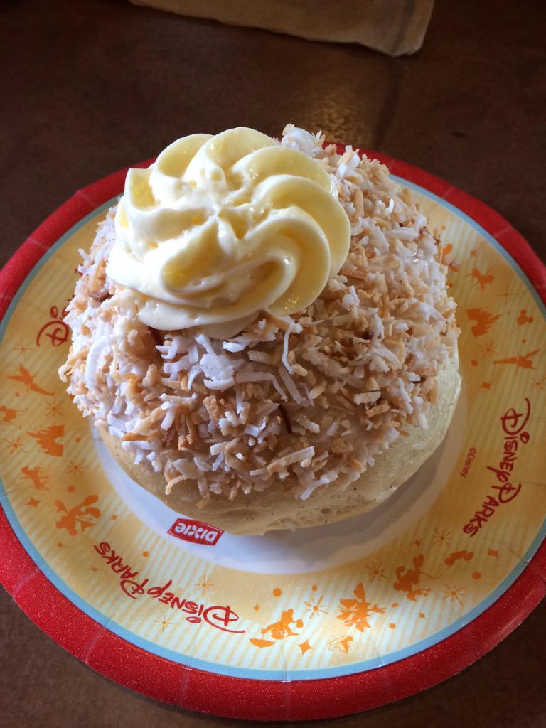 GrumpyMonorail's tweet image. Sampling around the world today at Epcot. Couldn't resist @schoolbread