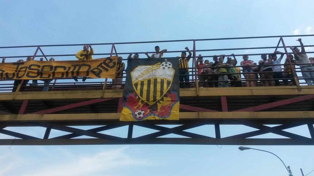 Ven911Tachira's tweet photo. Caravana de Bienvenida al @DvoTachira Campeón del Torneo Clausura @VielmaEsTachira @GobiernoTachira @suescundoris  http://t.co/a0Tu09q4Qm