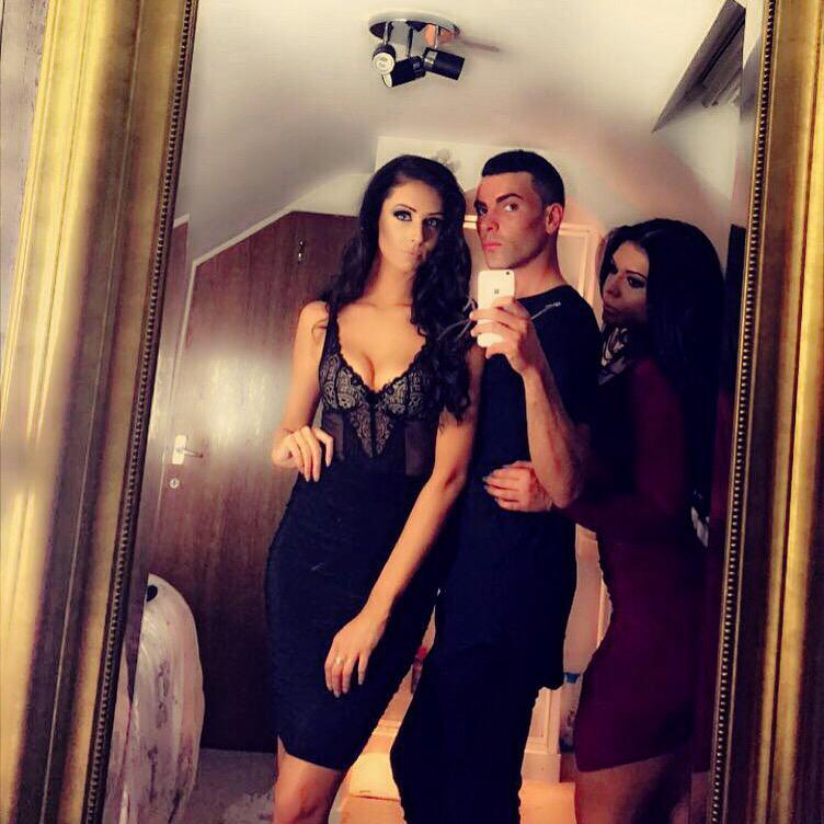 jamesgibson56's tweet photo. #nightout #besties 😘🍹@BethBikinix http://t.co/XUwws02GHN